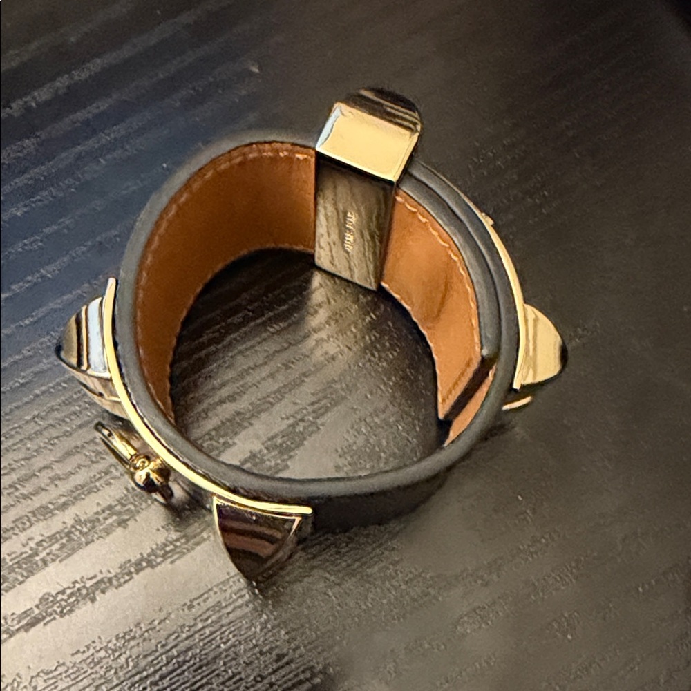 Gold and Black Designer Belt - Picture 4 of 4